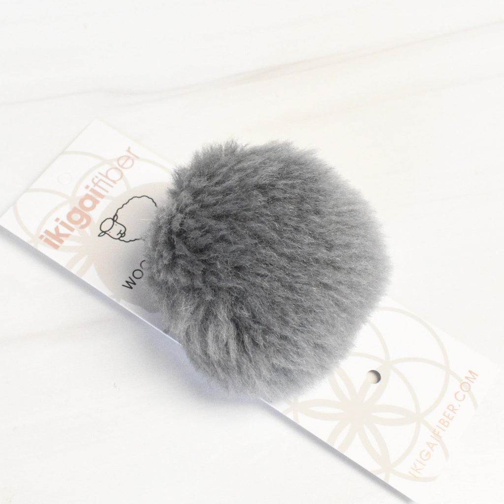 Ikigai Fiber Tools & Gifts Grey Wool Poms 8cm