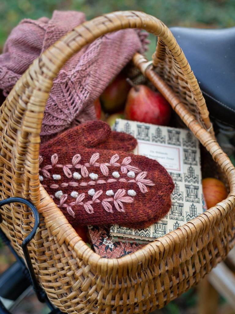 Laine Publishing Books Embroidery on Knits- Judit Gummlich