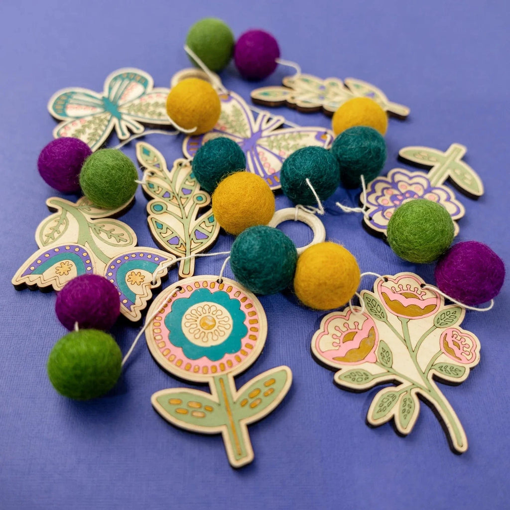 Woodsy Craft Co. Kit Folksy Flower DIY Garland Kit