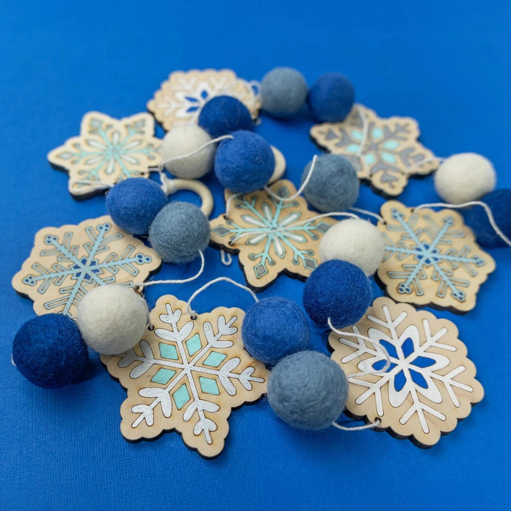 Woodsy Craft Co. Kit Snowflake DIY Garland Kit