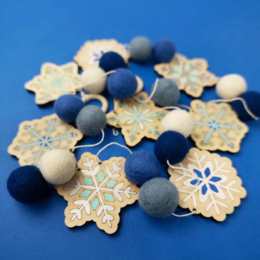 Woodsy Craft Co. Kit Snowflake DIY Garland Kit