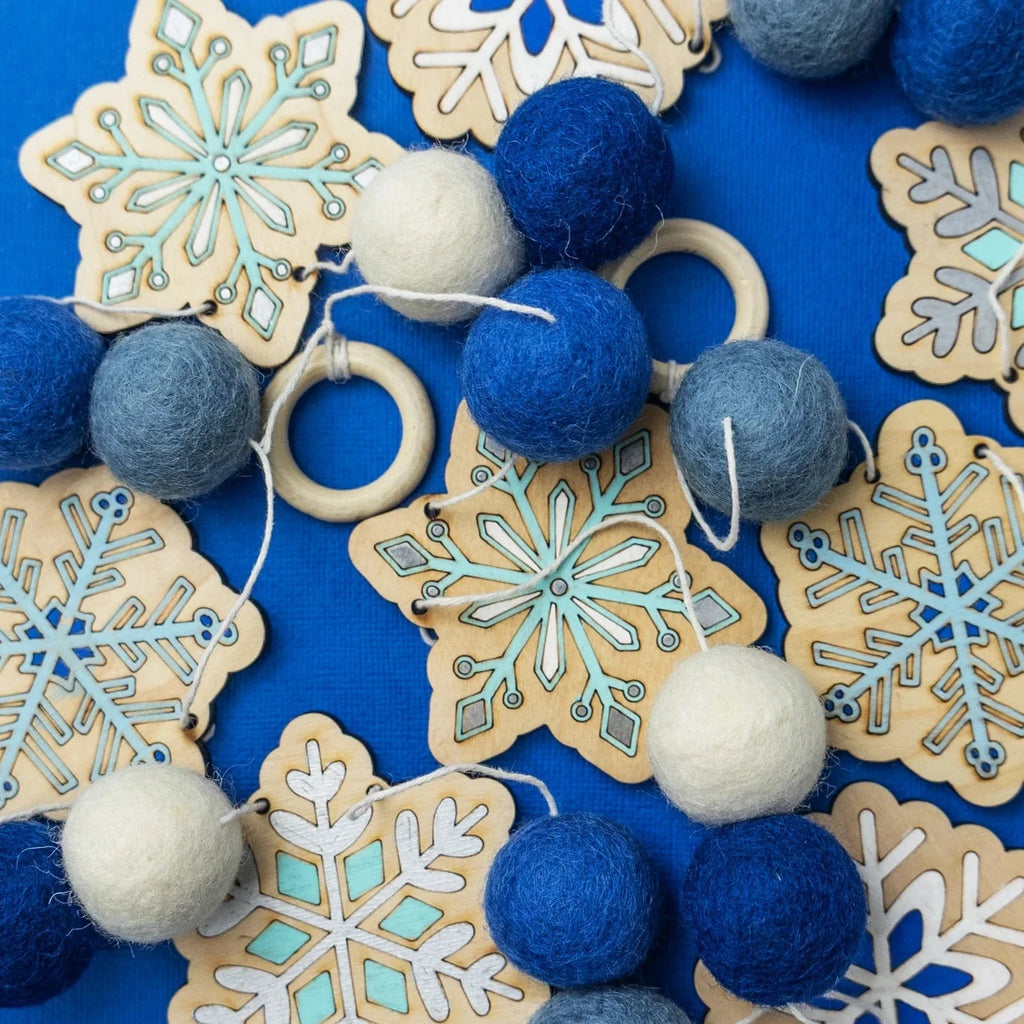 Woodsy Craft Co. Kit Snowflake DIY Garland Kit