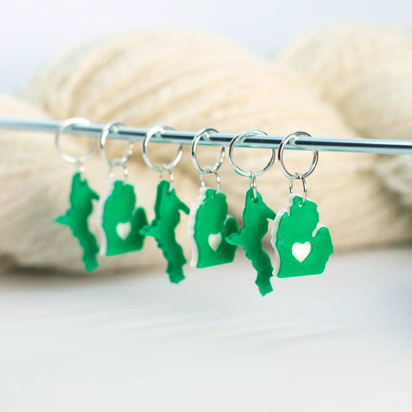 Blue Bird Makery Tools & Gifts Michigan Stitch Markers – Green & White (Michigan State Fans)