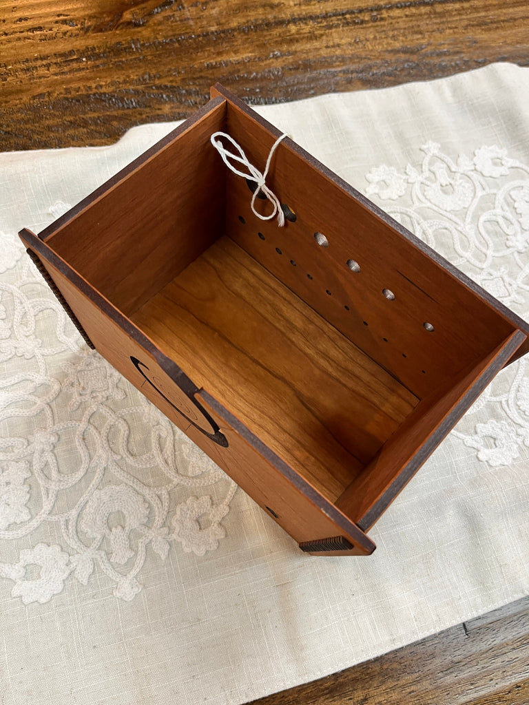 Hanna's Ideas in Wood Tools & Gifts Yarn Box