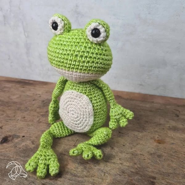 Hardicraft Kit Vinny the Frog Crochet Kit