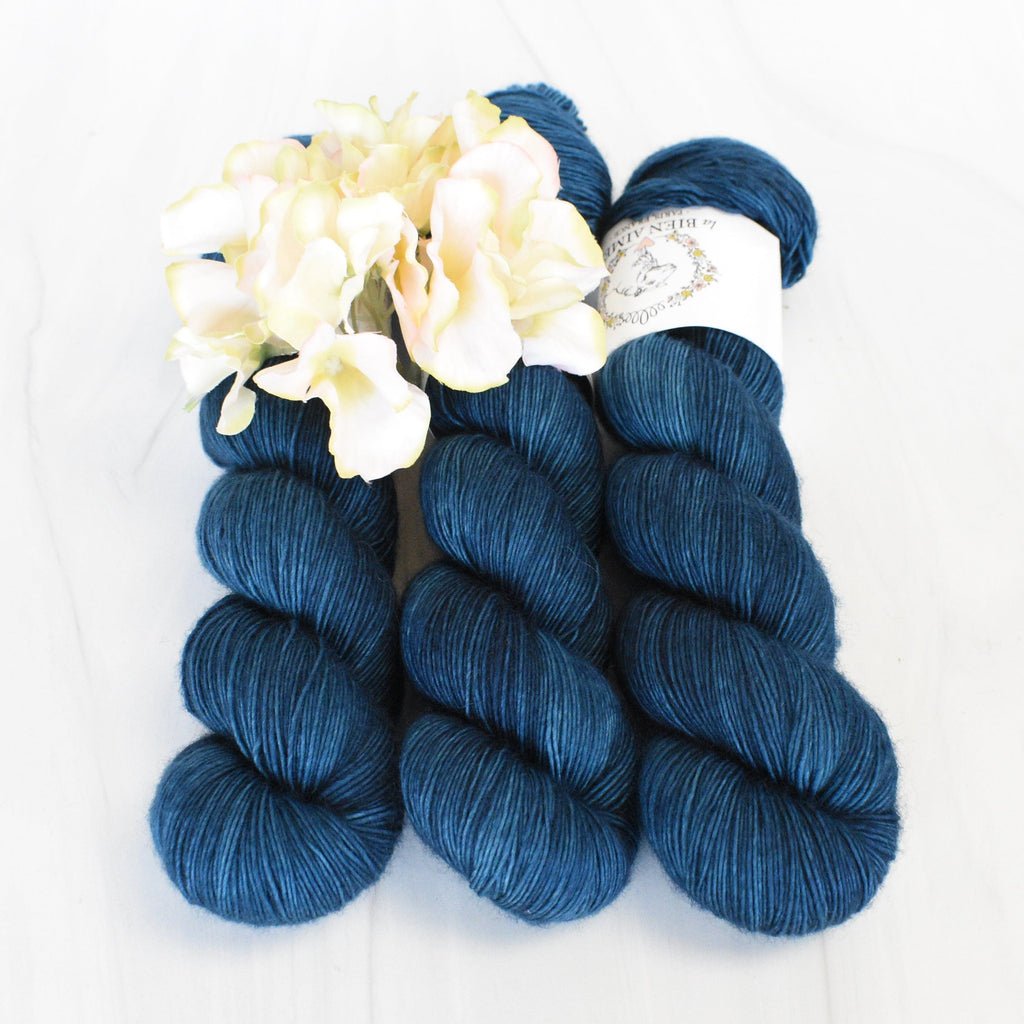 La Bien Aimee Yarn Amege Merino Singles