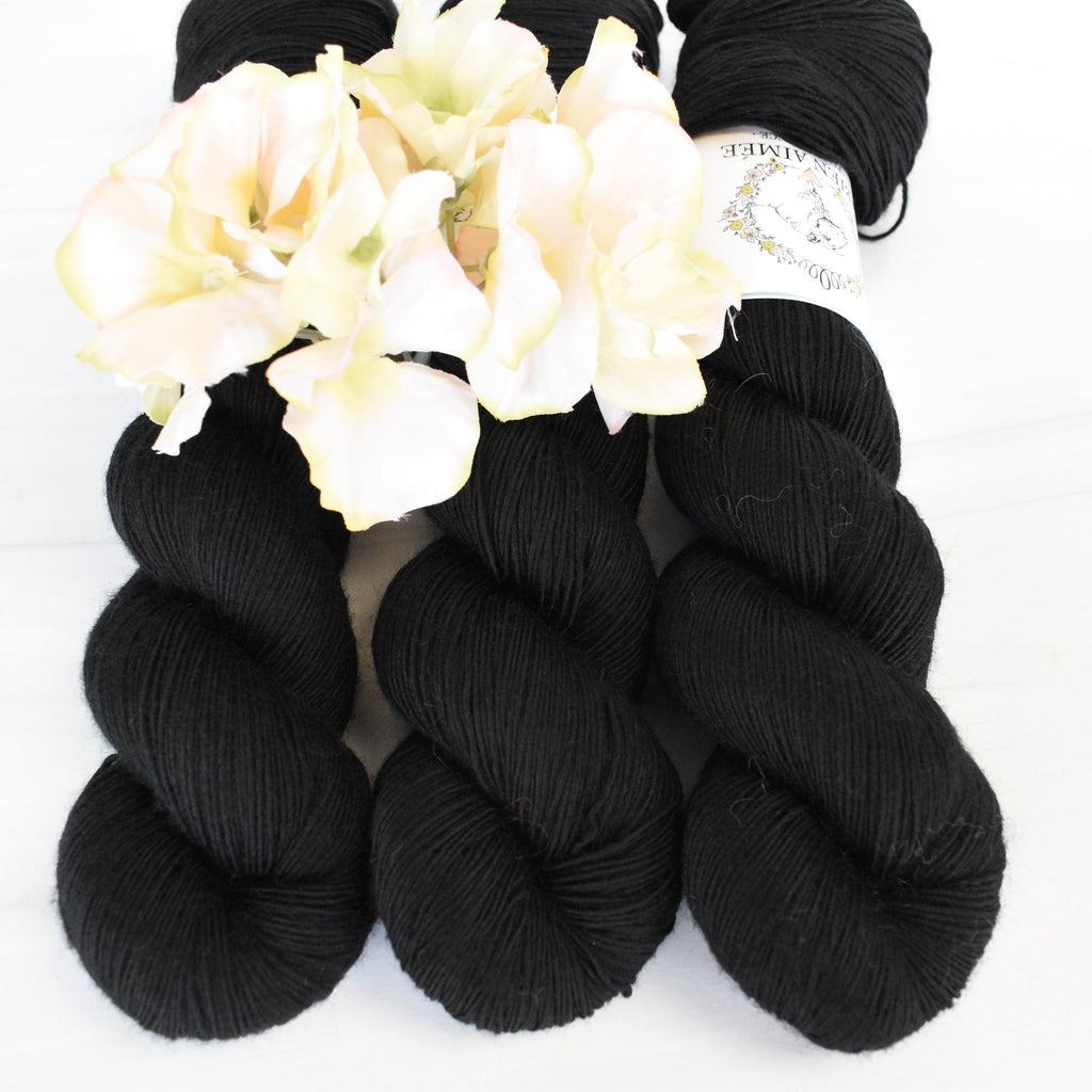 La Bien Aimee Yarn Noir Merino Singles