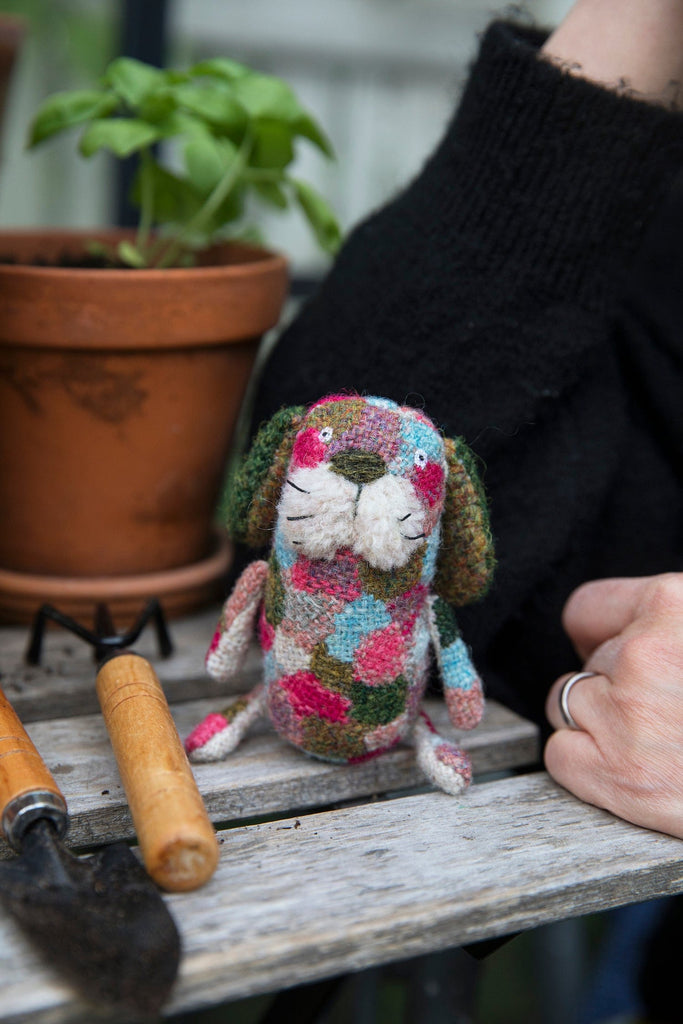 Laine Publishing Books Tiny Friends: A guide to Mosaic Embroidery