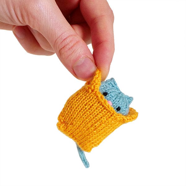 Mochimochi Land Kit Tiny Cat in a Bag Knit Kit